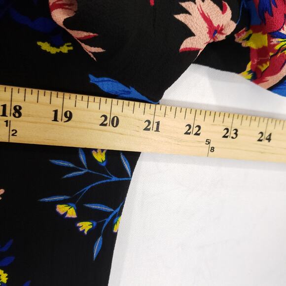 Violet & Claire Blouse Women Medium Black MultiFloral Ruffle Sleeve Keyhole Back - Picture 9 of 12